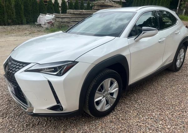 Lexus UX cena 105000 przebieg: 79000, rok produkcji 2021 z Błażowa małe 529